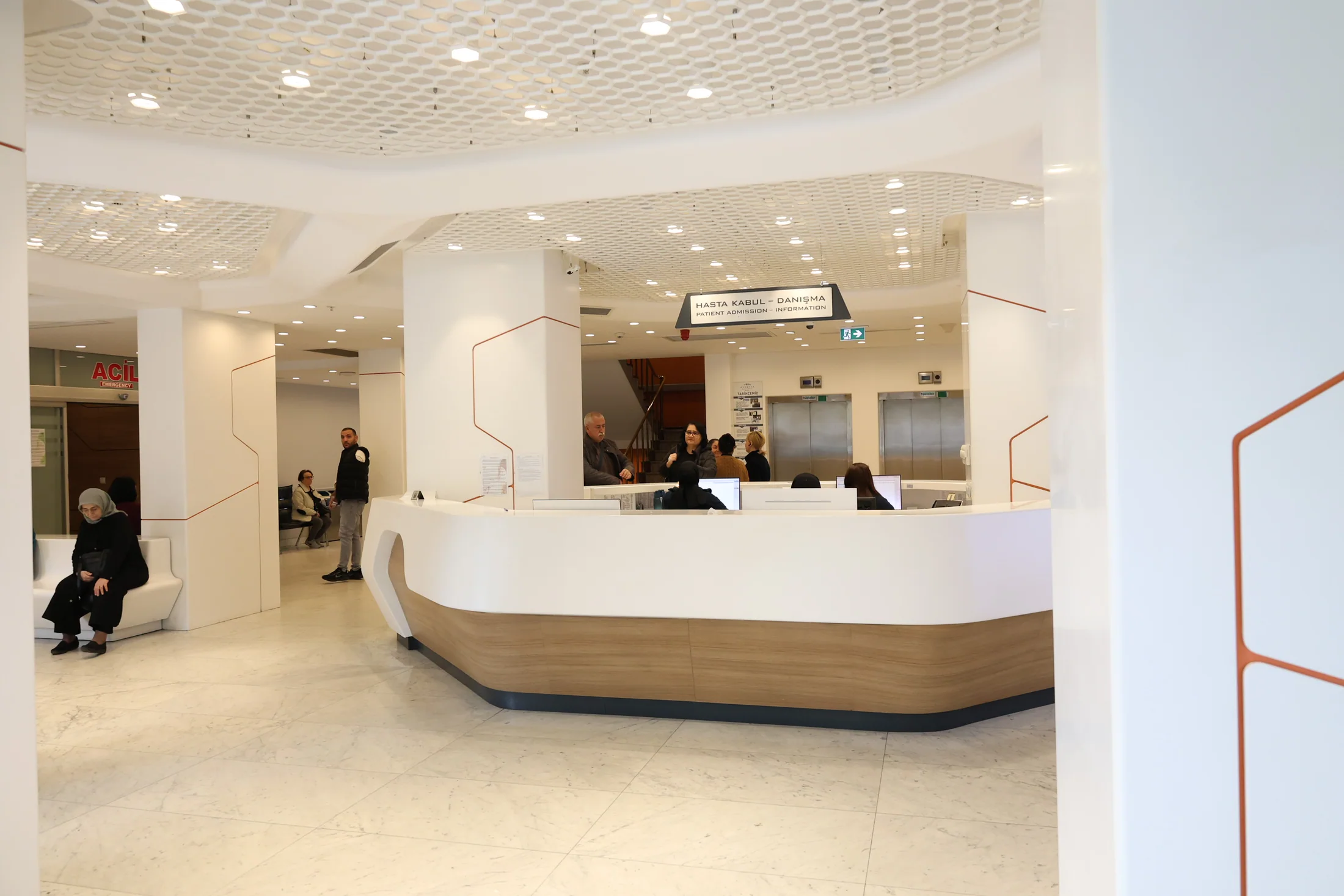 Hall d'accueil de l'hôpital partenaire Avrasya