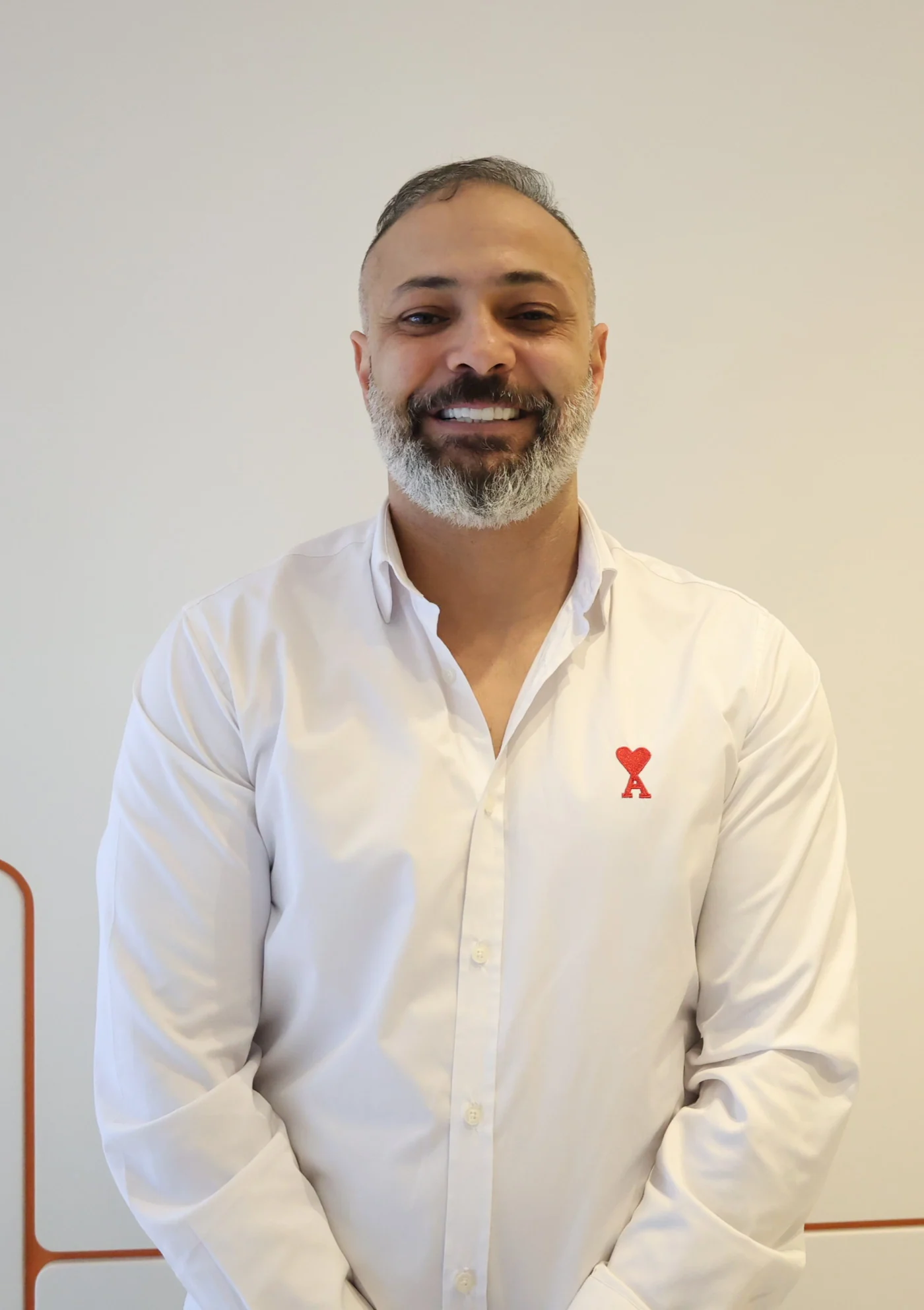 Veys Turan, PDG de Clinic Nobel